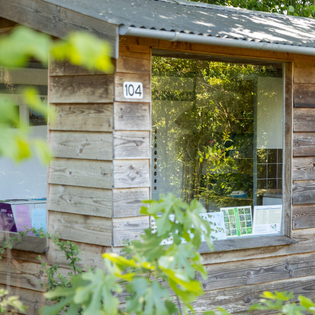 Het Trefpunt is ons educatief centrum op Tuin 104 